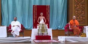 Divine Moments with Pujya Bhikkhu Sanghasenaji