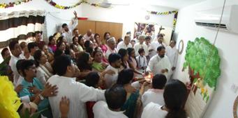 4 Pratishthas at Muscat (Mayur and Neepa Sanghani, Kirti and Jayshree Mehta, Jignesh and Viranka Shah, Shailesh and Rita Mehta) 