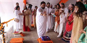 Shilanyas of Param Krupalu Dev's Pratimaji at the <br />New Amphitheatre and felicitation