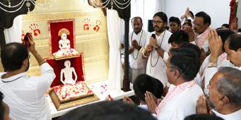 6 Pratishthas at Amravati (Sudhir and Nandini Shah, Dharmesh and Bhavana Shah, Chiman and Veena Desai, Rajni and Malti Kamdar, Bharat and Jagruti Sarvaiya, Samir and Sangeeta Shah)
