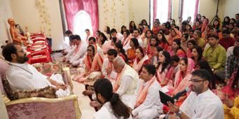 Pratishthas at Dubai (Nishant and Shweta Soni, Tejas and Poonam Shah, Nirav and Pina Shah, Pradeep and Puja Surana, Shreyans and Ruchi Banthia, Vasant and Kala Shah)