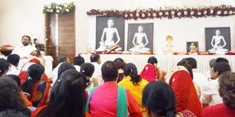 5 Pratishthas at Nagpur (Rajendra and Saroj Lunawat, Vinod and Rama Kankariya, Nitin and Poornima Mehta, Anil and Ujwala Gandhi, Rajesh and Naina Shah)