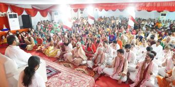 Pratishthas at Pune (Kamal and Neepa Vora, Haren and Jyoti Shah, Umesh and Priti Doshi, Kaushik and Hetal Shah, Gautam and Roopali Chordia)